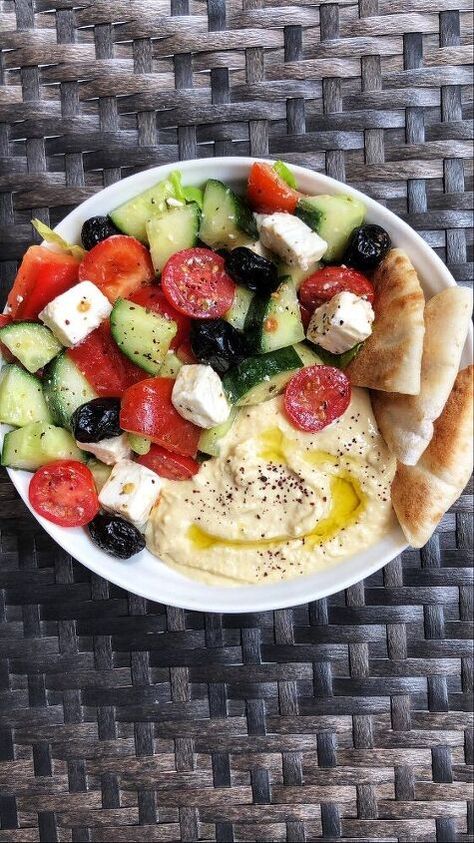 A salad fit for Zeus himself!⠀⠀⠀⠀⠀⠀⠀⠀⠀A classic, Greek Salad needs it’s fair share of praise. It's fresh, crunchy, juicy and salty, and can hold up to big bold flavours. Whenever we have an abundance of cukes and tomatoes, we default to getting a big one of these ready to go! Such a great way to eat more vegetables. Pair it with some pita and hummus (with olive oil and sumac of course!), and you have yourself a great patio meal.A tip for an even more delicious salad is if you can, make sure to b Salad With Hummus, Classic Greek Salad, Pita Recipe, Hummus Salad, Fodmap Friendly Recipes, Eat More Vegetables, Hummus And Pita, Pita Recipes, Baked Rigatoni