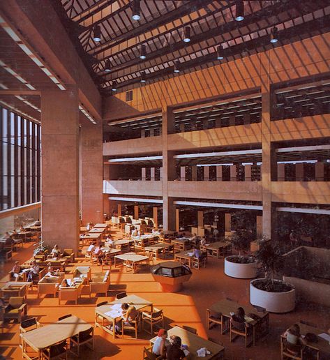 70s Building, University Interior, University Interior Design, 70s Architecture, 80s Interior, 70s Interior, Show Design, Retro Interior Design, Retro Interior