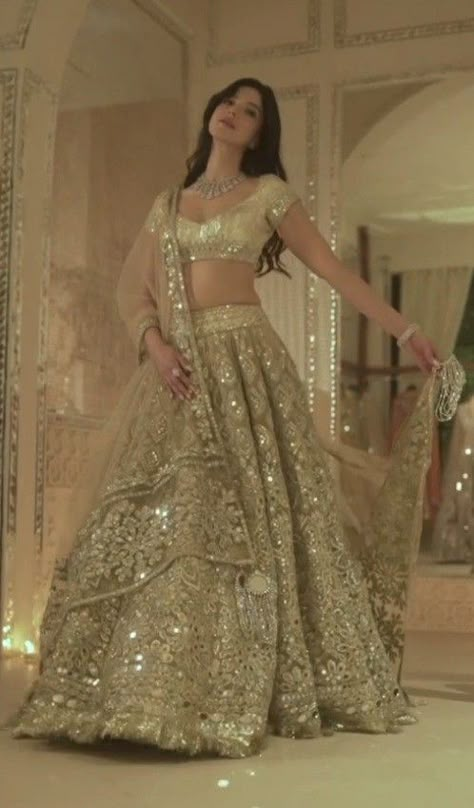 Lehenga For Bride's Sister, Bride's Sister, Abhinav Mishra, Ivory Lehenga, Mafia Princess, Brides Sister, Heavy Lehenga, Desi Clothing, Desi Dress