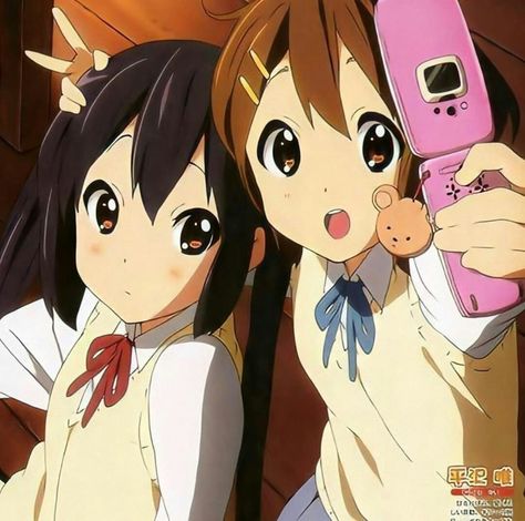 Image uploaded by 𓏲𓆤࿐ ࿔*:･ﾟ. Find images and videos about anime, kawaii and cyber on We Heart It - the app to get lost in what you love. Azusa K On, Azusa Nakano, Anime Friendship, K On, Kyoto Animation, 영감을 주는 캐릭터, Anime Best Friends, Cultura Pop, الرسومات اللطيفة