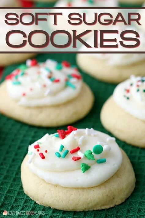 If you're looking for the BEST Soft Sugar Cookies - look no further! They're perfect for the holiday season, birthdays, or any time you want a sweet treat! Loft Cookies Recipe, Texas Meals, Best Soft Sugar Cookies, Cardamom Cookies, Lofthouse Cookies, Soft Sugar Cookie Recipe, Perfect Sugar Cookies, Soft Cookies, Best Sugar Cookie Recipe