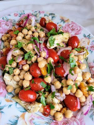 Tuscan Summer, Light Summer Meals, Artichoke Salad, Family Dinner Night, Running Mom, White Bean Salad, Food Recipes Easy, Bean Salad Recipes, Chickpea Salad