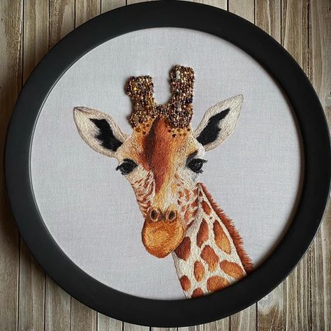 Hubert the Giraffe | Embroidery Amanda Barnes, Giraffe Art, Culture Magazine, Free Motion Embroidery, Dmc Embroidery Floss, Animal Embroidery, Love Pet, Textile Artists, Diy Embroidery