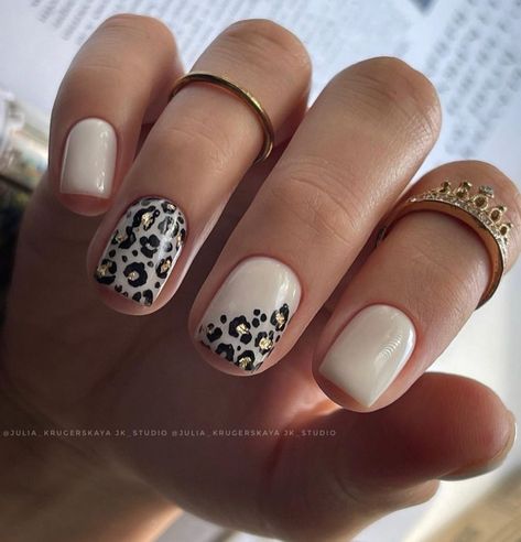 Neutral Nails With Cheetah Print, Short Gel Nails Leopard Print, Cheetah Gel Nails Ideas, Short Nail Designs Leopard, Cheetah Pedicure Designs, Leopard Gel Nails Cheetah Print, Autumn Leopard Nails, Natural Leopard Nails, Grey Leopard Print Nails