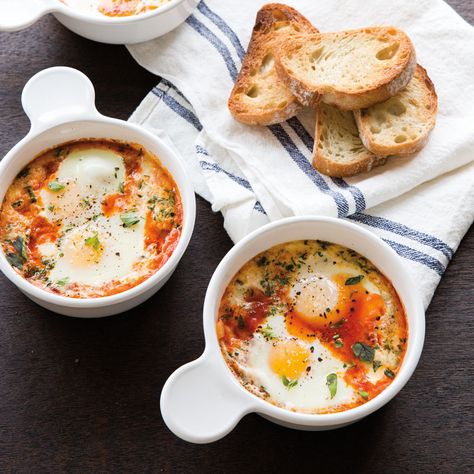 Eggs With Tomatoes, Tomatoes Mozzarella, Tomato Mozzarella, Sauteed Spinach, Egg Dish, Food Tasting, Baked Eggs, Breakfast Brunch Recipes, An Egg