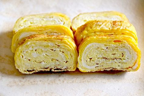 Japanese Tamagoyaki Rolled Egg, Tamagoyaki Recipe, Sweet Egg, Telur Dadar, Omelette Recipe, Japanese Sweet, Cooking 101, Japanese Cooking, Japanese Dishes