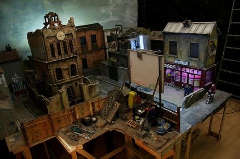 This is exactly the kind of set I just adore, and the sort of set I want to build myself one day. Isn't it fantastic? Ding Dongs, Amazing Miniatures, Laika Studios, Model Diorama, Animation Stop Motion, Train Miniature, Landscape Model, Model Maker, Tiny Things