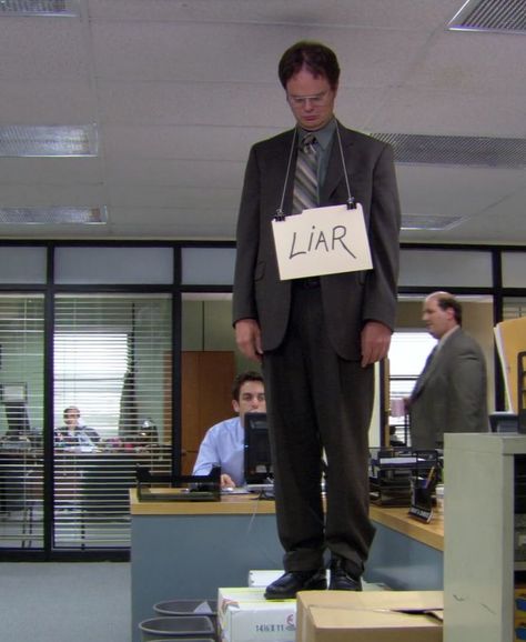 The Office Characters Costumes, Dwight Schrute Aesthetic, Michael Scott Costume, Dwight Schrute Wallpaper, Dwight Schrute Costume, The Office Aesthetic, The Office Wallpaper, The Office Memes, Best Of The Office