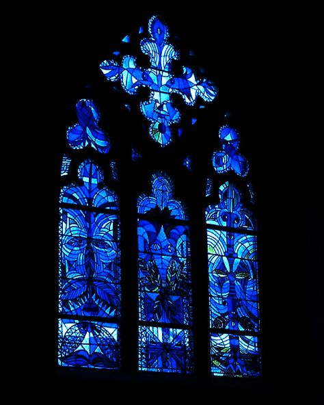 Stained Glass Artwork, Stained Glass Windows Church, L'art Du Vitrail, Gothic Windows, Stained Glass Church, Stained Glass Angel, Church Windows, Art Stained, Gothic Architecture