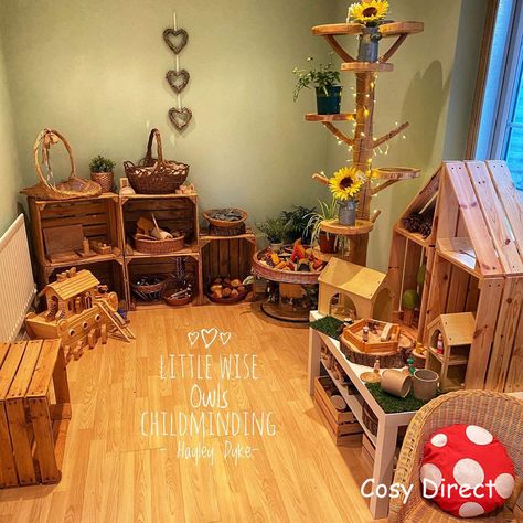 Ideas for creating a natural classroom | The Cosy Blog Nursery Room Ideas Childcare, Nature Based Classroom, Early Childhood Education Classroom, Natural Classroom, Reggio Inspired Classrooms, Daycare Room, Dramatic Play Preschool, Nature Background Images, Reggio Inspired