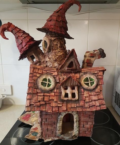 Cardboard Fairy House, Large Fairy Garden, Halloween Houses, Fairy House Crafts, Paper Craft Techniques, Fairy House Diy, Fairy Garden Designs, Fun Halloween Crafts, Creative Mom