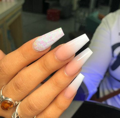 𝒑𝒊𝒏𝒕𝒆𝒓𝒆𝒔𝒕 : @shawtypr 🖤 French Fade Nails, Faded Nails, Baby Boomers Nails, Sculpted Nails, Nail Design Inspiration, Popular Nails, Oak Park, Glitter Nail, Fabulous Nails