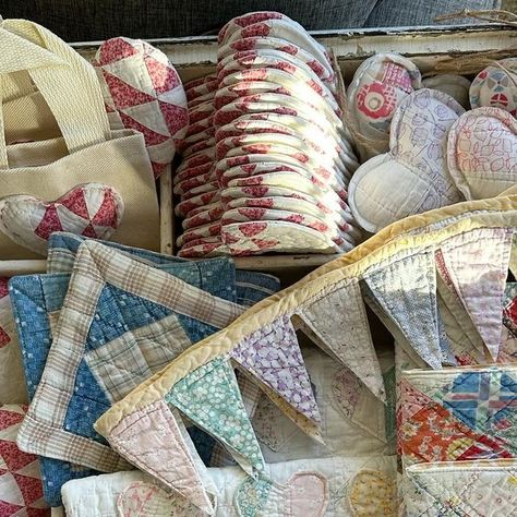 Using Old Quilts For Crafts, Repurposed Vintage Quilts, Repurpose Old Quilts Upcycling Ideas, Repurpose Old Quilts, Repurposing Old Quilts, Old Quilts Repurposed Ideas, Note Pad Covers, Old Quilts, Bunting Banner