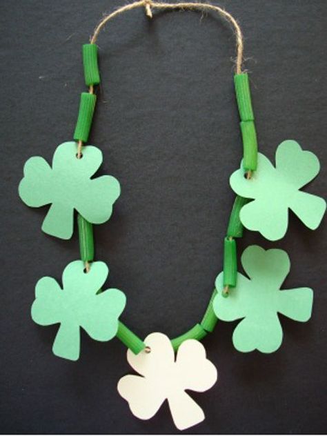 Sant Patrick, Fete Saint Patrick, Diy Frühling, March Crafts, St Patricks Crafts, Diy Spring Crafts, St Patricks Day Crafts For Kids, Lucky Necklace, St Patrick Day Activities