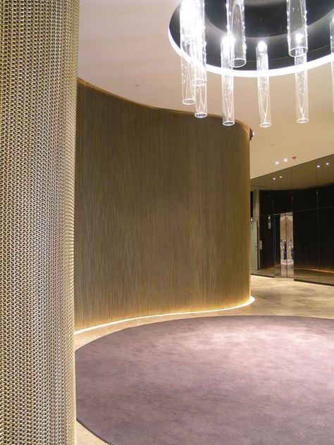 Wire mesh curtains in brass. Full feature wall at Condor Towers, Hilton Adelaide. Architect: Hassell: Kitchen Luxury Design, Wall Of Glass, Mesh Curtain, Brass Mesh, Home Interior Accessories, Minimalist Bedroom Decor, Metal Curtain, Curved Walls, Lobby Design