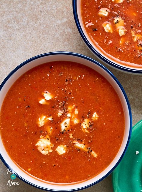 Roasted Red Pepper and Feta Soup - Pinch Of Nom Roasted Red Pepper And Feta Soup, Roasted Feta Soup, Roasted Red Bell Pepper Soup, Red Bell Pepper Soup, Red Pepper Soup Recipe, Feta Soup, Roasted Pepper Soup, Leftover Ideas, Bell Pepper Soup