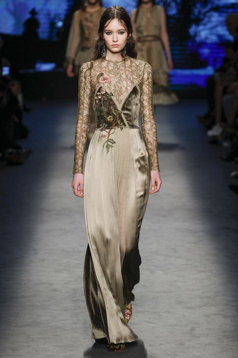 Alberta Ferretti Fall 2016 Ready-to-Wear Fashion Show Moda Chanel, Elsa Schiaparelli, Milano Fashion Week, Zuhair Murad, Italian Fashion Designers, Alberta Ferretti, Gorgeous Gowns, 2016 Fashion, Elie Saab