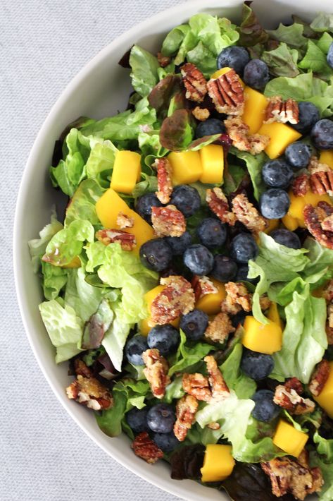 Mango Lettuce Salad, Ensaladas Aesthetic, Carmelized Pecans, Purple Lettuce, Big Salads, Veg Appetizers, A Bountiful Kitchen, Bountiful Kitchen, Salad With Balsamic Dressing