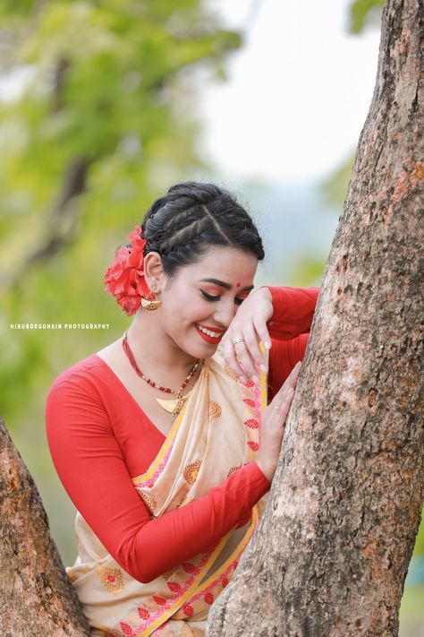 #bihu #priyankaborah #assamese #assam #bohag Bihu Assam Dance, Bihu Assam, Assamese Bihu, Sador Mekhela, Assamese Girl, Animal Activities For Kids, Teddy Bear Wallpaper, Girly M, Gals Photos