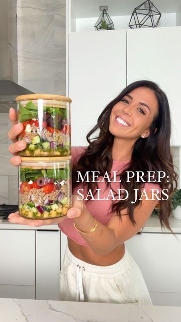 Greek Salad Mason Jar Recipe, Meal Prep Salad, Ainsley Rodriguez, Deficit Meals, Prep Salad, Salad Jars, Mason Jar Recipe, Salad Jar Recipe, Parsley Salad