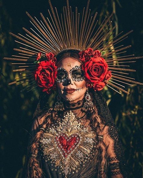 corazon Tattoo Ideas Skull, Mexico Day Of The Dead, Day Of The Dead Party, Dead Makeup, Day Of Dead, Make Up Inspiration, Sugar Skull Makeup, Mountain Tattoo, Skull Makeup