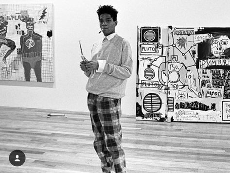 Jean-Michel Basquiat preparing for his first London show, The Times of Basquiat at the I.C.A. Gallery, December 1984. Jean Michel Basquiat Style, Jean Michel Basquiat Fashion, Jean Michelle Basquiat, Michael Basquiat, Jm Basquiat, Jean Michel Basquiat Art, Basquiat Paintings, Batman Tv Show, Basquiat Art