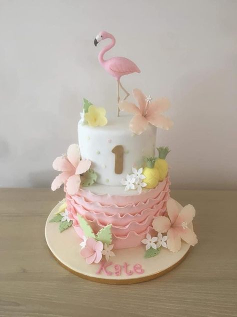 Flamingo Cake, Aloha Party, Beautiful Cake Stands, Flamingo Birthday Party, Flamingo Birthday, Baby Birthday Cakes, Flamingo Party, Cute Birthday Cakes, 1st Birthday Cake