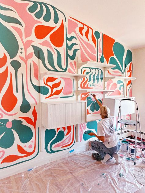 Work Mural Ideas, Mural Art Floral, Wall Murals Painted Colorful, Vintage Mural Art, Mural Art Inspiration, Murals In Homes, Room Wall Painting Designs, Mural Living Room Wall, Modern Floral Mural