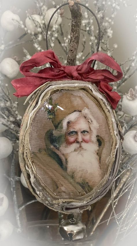 Group of ornaments 2 Newest Christmas Crafts, New Ideas For Christmas Ornaments, Decopage Ideas Wood Ornaments, Vintage Christmas Ornaments Diy, Decoupage Christmas Ideas, Diy Rustic Christmas Ornaments, Vintage Inspired Christmas Ornaments, Decoupage Ornaments, Dresden Ornaments