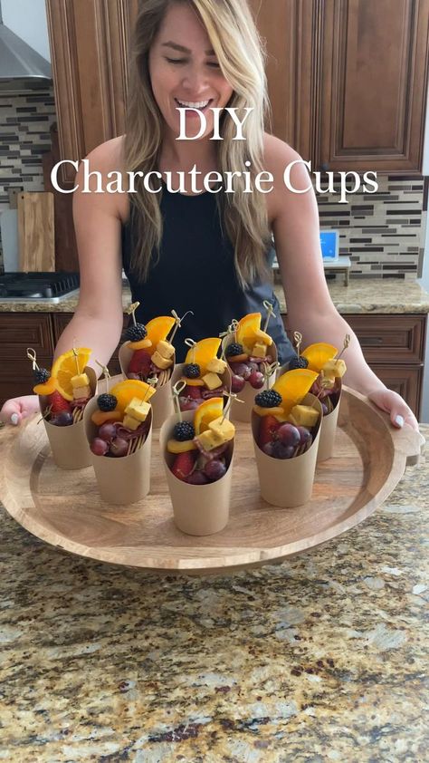 Diy Charcuterie Cups, Charcuterie Cups, Wedding Appetizers, Catering Ideas Food, Party Food Buffet, Charcuterie Platter, Charcuterie Inspiration, Charcuterie And Cheese Board, Party Food Platters