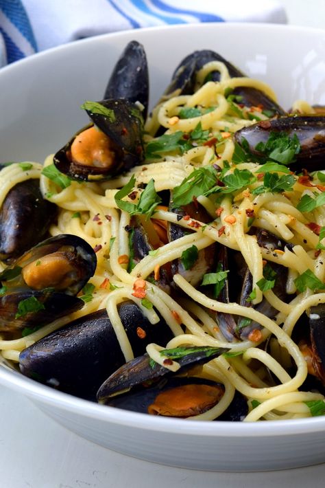 Serve up the Italian classic Spaghetti alle cozze in bianco (spaghetti with… Mussels Pasta, Vegan Pumpkin Cookies, Seafood Pasta Recipes, Quick Pasta Recipes, Mussels Recipe, Great British Chefs, Seafood Pasta, Pub Food, Vegetarian Pasta