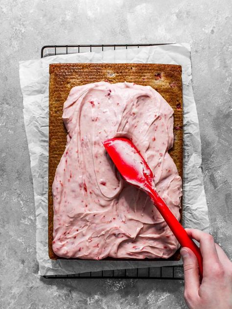 Fresh Strawberry Cream Cheese Frosting - Eats Delightful Buttercream Frosting Recipe Easy, Strawberry Frosting Recipes, Chocolate Strawberry Desserts, Strawberry Sheet Cakes, Homemade Strawberry Cake, Strawberry Cream Cheese Frosting, Make Cream Cheese, Strawberry Frosting, Homemade Buttermilk