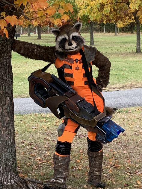 Raccoon Costume Diy Women, Rocket Racoon Costume, Racoon Costume, Rocket Raccoon Disneybound, Raccoon Dressed Up, Rocket Cosplay Marvel, Rocket Costume, Rocket Racoon, Rocket Raccoon