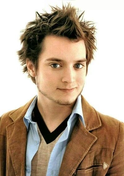 Elijah Wood Spiky Hair Men, Hairstyles Spiky, Guys Hairstyles, Scruffy Hair, Mens Messy Hairstyles, Mohawk For Men, Messy Hair Look, Faux Hawk Hairstyles, Messy Haircut