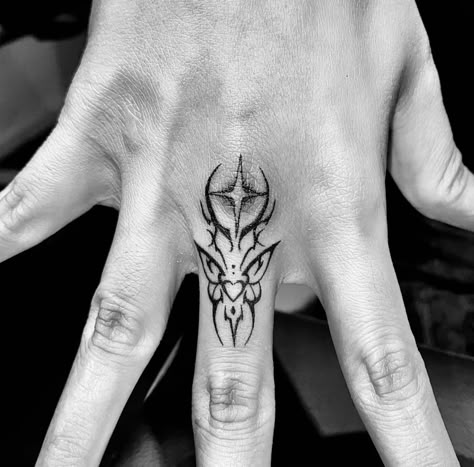 Euphoria Tattoo, Cool Finger Tattoos, Magic Runes, Grunge Tattoo, Hiking Tattoo, Pretty Hand Tattoos, Hand Doodles, Wicked Tattoos, Hand Drawings