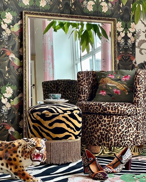 American artist and designer Tony Duquette was a champion of animal print décor, with leopard and cheetah often influencing his flamboyant… | Instagram Wendy Morrison, Flamboyant Style, Leopard Interior, Neutral Animal Print, Tony Duquette, Animal Print Decor, Mood Food, Neutral Shades, American Artists