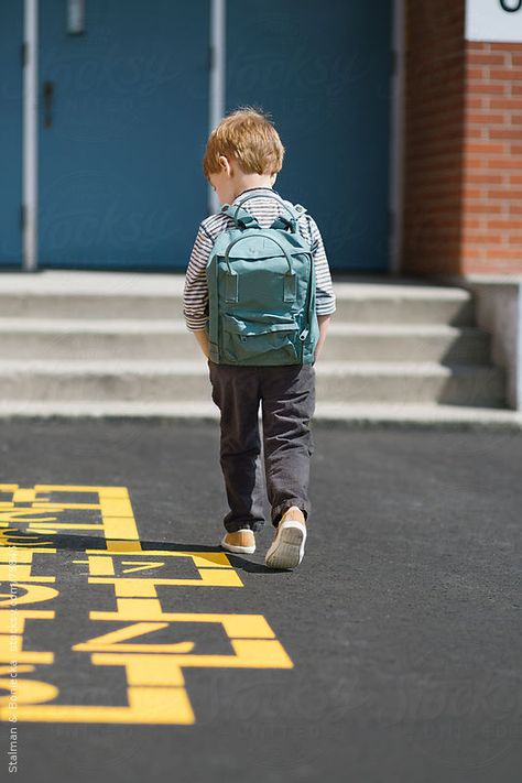 Walking Pictures, Backpack Drawing, First Day Of School Pictures, School Photographer, Backpack Photography, Boy Walking, Walk To School, Diy Leather Projects, Kids Gear