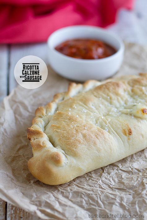 Ricotta Calzones with Sausage on Taste and Tell Taste And Tell, Calzone Recipe, Wrap Sandwiches, Sausage Recipes, Deep Dish, Pizza Recipes, Om Nom, Main Dish Recipes, Quick Easy Meals