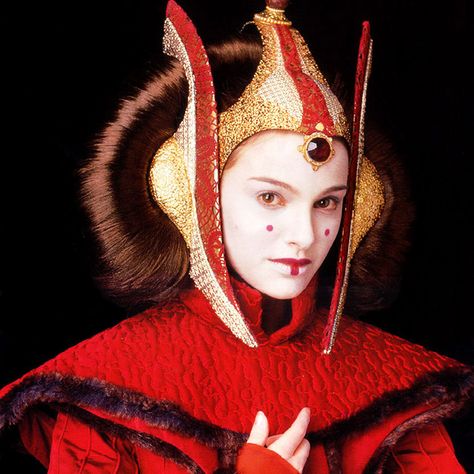 25 Halloween Makeup Ideas Inspired by Movie Characters Queen Amadala, Disfraz Star Wars, Eiko Ishioka, Amidala Star Wars, Arte Pulp, Queen Amidala, Star Wars Padme, Spider Man Miles Morales, Jane Foster