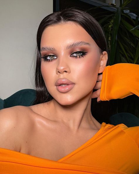 Bronze Orange Makeup, Eye Makeup With Orange Dress, Makeup With Orange Outfit, Make Up For Orange Outfits, Eye Makeup For Orange Dress, Makeup Ideas For Orange Dress, Prom Makeup Orange Dress, Makeup Looks For Orange Dress, Orange Outfit Makeup