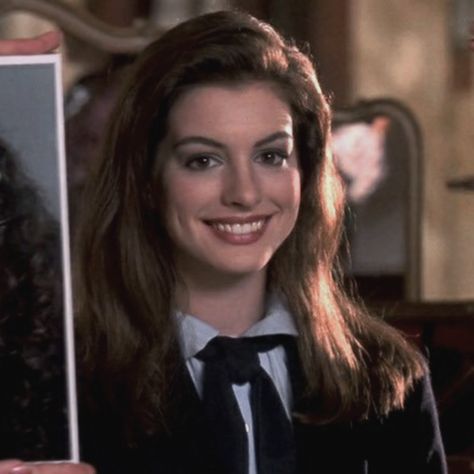 Anne Hathaway Princess, Anne Hathaway Princess Diaries, Anne Hathaway Makeup, Princess Diaries 1, Anne Hathaway Hair, Mia Thermopolis, Diary Movie, The Princess Diaries, Scorpio Women