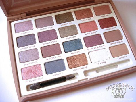 Ultima II Cosmetics | This palette strongly reminds me of the Urban Decay Palettes! Urban Decay Palette, 80s Makeup, Retro Makeup, Retro Beauty, Beauty Ad, Beyond Beauty, Vintage Cosmetics, Makeup Looks For Brown Eyes, Vintage Makeup