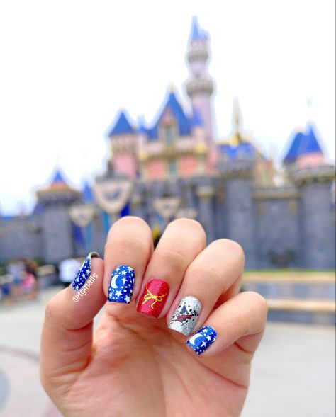 Disney World Nails, Disneyland Nails, Mickey Mouse Gifts, Disney Nail Designs, Minnie Mouse Nails, Disney Acrylic Nails, Sorcerer Mickey, Mickey Nails, Nail Art Disney