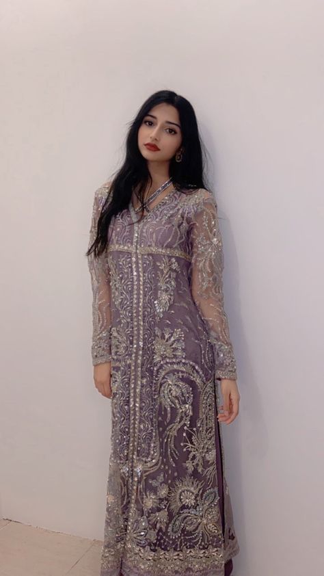 Desi Dress, Desi Wedding Dresses, Latest Bridal Dresses, Traditional Indian Dress, Desi Fashion Casual, Long Kurti Designs, Pakistani Fashion Casual, Pakistani Fancy Dresses, Beautiful Pakistani Dresses