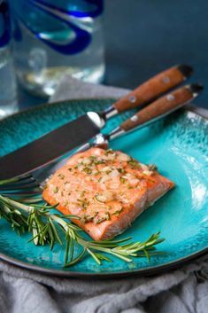 This healthy Broiled Rosemary Honey Salmon takes less than 15 minutes to make, which means that it’s ideal for busy weeknights! 243 calories and 2 Weight Watchers Freestyle SP Honey Salmon Recipes, Rosemary Salmon, Rosemary Honey, Salmon With Avocado Salsa, Honey Salmon, Grilled Salmon Recipes, Healthy Salmon Recipes, Superfood Salad, Healthy Salmon