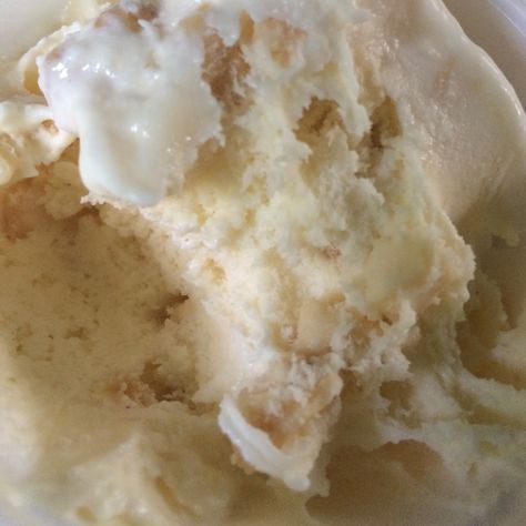 Macadamia Ice Cream Recipe, Macadamia Ice Cream, White Chocolate Macadamia Nut Ice Cream, Macadamia Nut Ice Cream, Hawaiian Ice Cream, Cuisinart Ice Cream Maker Recipes, Toffee Ice Cream, Frozen Yogurt Popsicles, White Chocolate Ice Cream