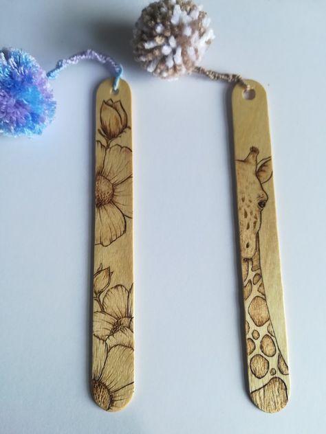 Wood Bookmarks Handmade, Wood Burnt Bookmarks, Wood Bookmarks Diy, Wood Burning Bookmark Ideas, Wood Burn Bookmarks, Wood Burning Bookmarks, Popsicle Stick Art, Wooden Bookmarks, Wood Burning Stencils