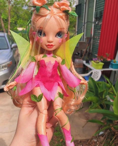 Rainbow High Doll Restyle Ideas, Rainbow High Dolls Restyle, Custom Rainbow High Dolls, Barbie Restyle, Rainbow High Restyle, Rainbow High Custom, One Has To Go, Winx Club Flora, Doll Restyle