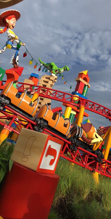 Disney 2025, Toy Story Land, Disney Parque, Disneyland Photos, Disney Photo Ideas, Disney World Pictures, Disney Paris, Disney Rides, Disney Iphone