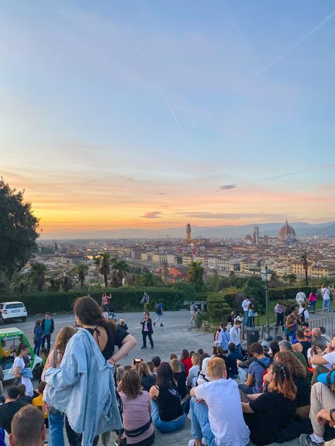 Florence Study Abroad, Writing Aestethic, Florence Picture Ideas, Firenze Photo Ideas, Piazza Michelangelo Florence, Florence Photo Ideas, Study Abroad Florence, Inter Railing, Florence Instagram